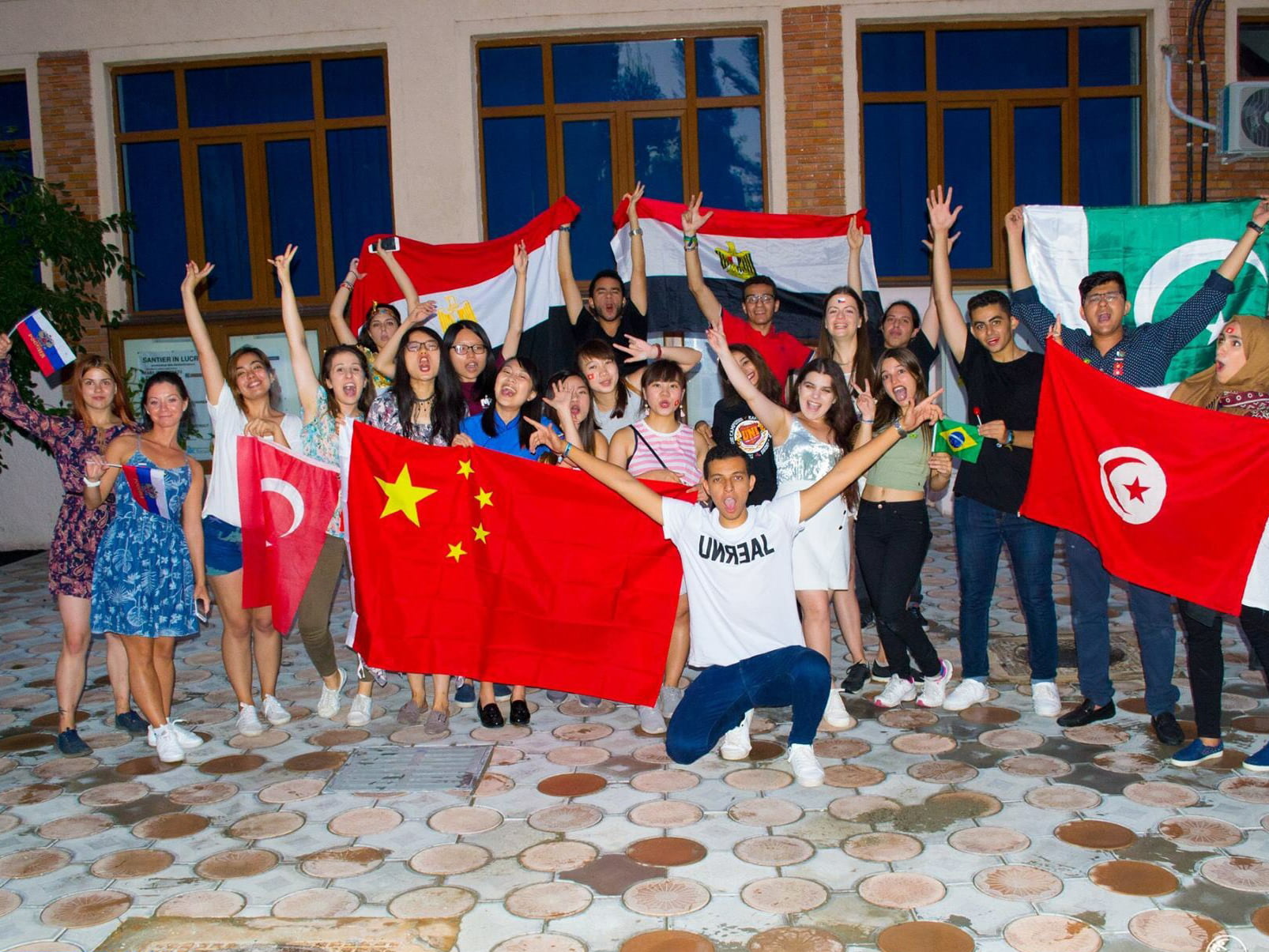 Invitaţie La O Călătorie Aiesec In Jurul Pămantului Gazetagalatiului