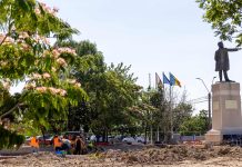 Lucrările avansează în Parcul de la Elice, pe care Primăria îl modernizează