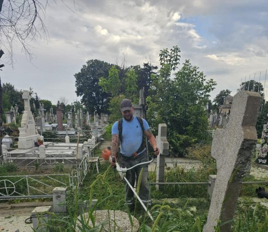 Campania de curățenie în cimitire continuă
