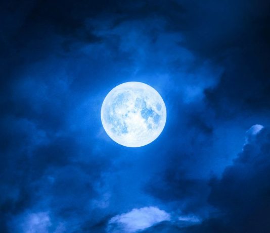 Spectacol pe cer: SuperLuna Albastră