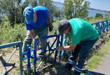 Echipele Gospodărire Urbană repară și vopsesc gardul și băncile de pe Faleza Superioară