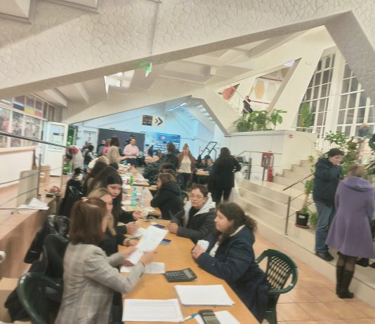 Instituția Prefectului: „Toate cele 438 de secții de votare din județ au finalizat procesul electoral și au predat buletinele de vot”