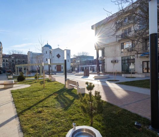 Piațeta de la Biserica „Greacă” a primit un aspect modern. Iată cum arată acum