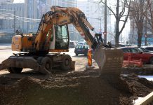 Lucrări în plină desfășurare pe Bulevardul Coșbuc