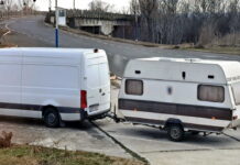 Rulotă neînmatriculată, depistată de polițiștii de frontieră