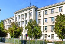 Polițist acuzat de violare de domiciliu, loviri și alte violențe