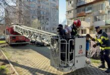 Fum gros și panică într-un bloc din Galați