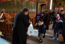 Programul social-filantropic „Ne înnoim de Sfintele Paşti“ continuă