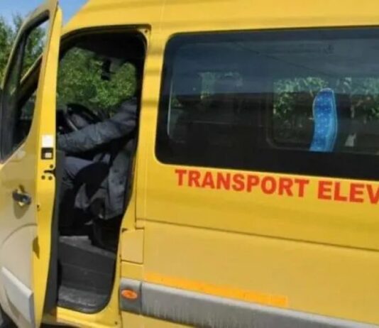 Zeci de microbuze noi pentru elevii din județul Galați