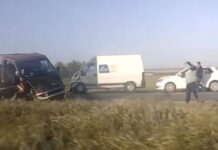 Accident rutier cu patru mașini implicate și doi răniți