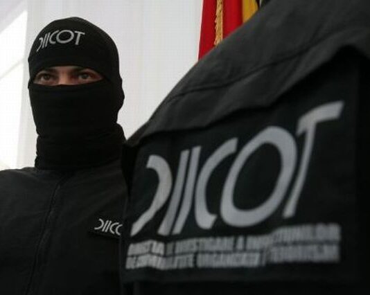 Percheziții la mafia pesticidelor. Procurorii DIICOT au descins și la Galați