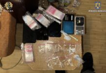 O femeie și doi bărbați, reținuți pentru trafic de droguri