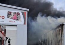 Incendiu la o hală de panouri fotovoltaice