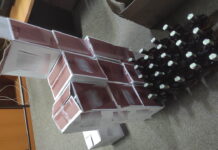 Peste 100 de sticle cu alcool ascunse printre bagaje, descopeerite la frontieră