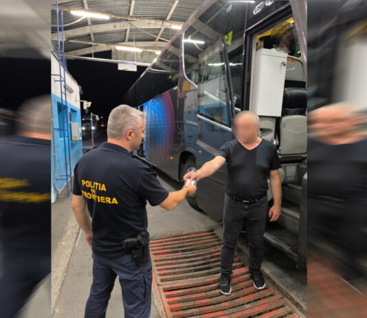 Șofer de autocar cu permisul suspendat, depistat la volan