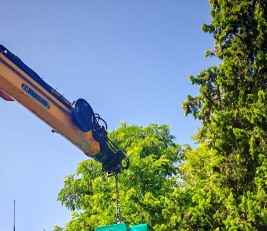 Igloo-uri pentru ambalaje din sticlă, în cartierele de case