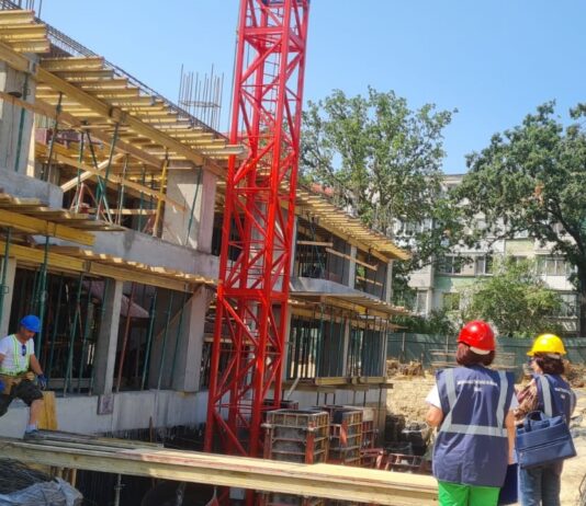 Amenzi de aproximativ 260.000 lei aplicate de inspectorii de muncă angajatorilor din construcții