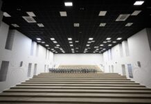 Clădirea fostului cinematograf Dacia, modernizată de Primărie și transformată în centru de robotică