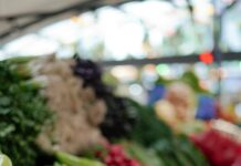 Gustul verii, în piețele din Galați. Fructe și legume de sezon direct de la producători