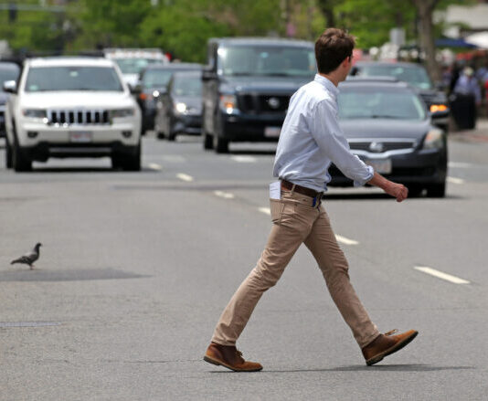 Peste 250 de pietoni și bicliști, sancționați într-o singură zi