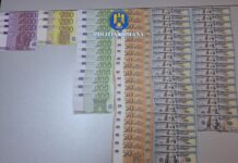 A schimbat bani falși și i-a jucat la păcănele