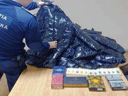 Produse contrafăcute descoperite în trafic de către polițiștii de frontieră