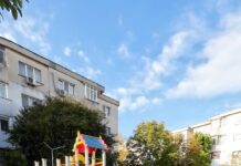 Loc de joacă modernizat pentru micuții din cartierul Aurel Vlaicu