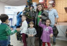 Bradul care le spune „mulțumesc” părinților jandarmi aflați la muncă