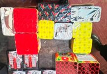 Vindea artificii și pocnitori pe stradă