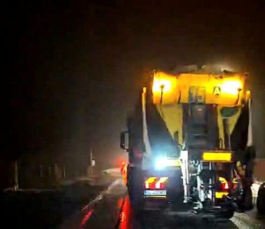 Se intervine pe drumurile județene pentru combaterea poleiului