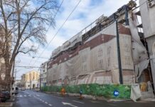 Gerul nu ține constructorii pe loc. Se lucrează intens la Palatul Simion Gheorghiu