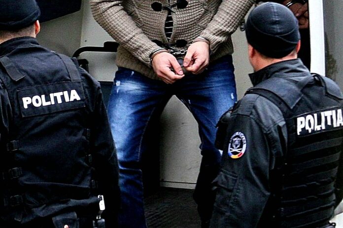 Arestat cu cătușe