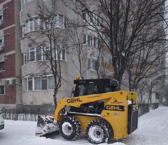 Deszăpezire îngreunată din cauza viscolului