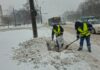 Echipele Apă Canal, în teren pentru curățarea zăpezii de pe gurile de canalizare