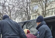 O bătrână căzută pe un teren viran, găsită de jandarmi