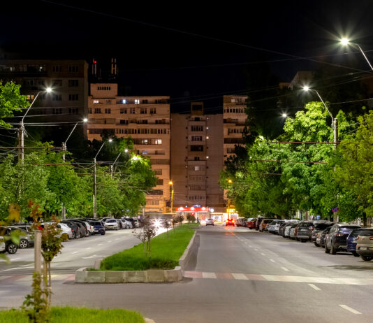 Iluminat cu becuri LED pe 18 străzi din municipiul Galați