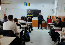 Campanie a polițiștilor de Ziua Internațională a Nonviolenței în Școală