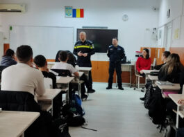Campanie a polițiștilor de Ziua Internațională a Nonviolenței în Școală