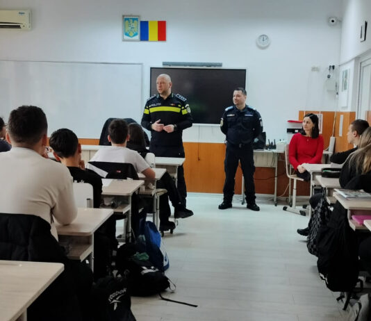 Campanie a polițiștilor de Ziua Internațională a Nonviolenței în Școală