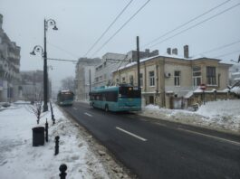 Străzi „la negru”, după ce Ecosal a intervenit întreaga noapte pentru deszăpezire