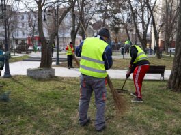 A început curățenia de primăvară. „Se va interveni, rând pe rând, în toate cartierele”