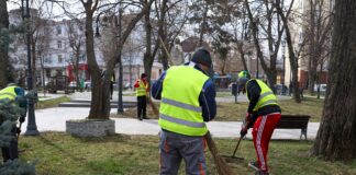 A început curățenia de primăvară. „Se va interveni, rând pe rând, în toate cartierele”