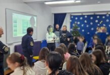 Jandarmii gălățeni, în dialog cu elevii Școlii Gimnaziale „Elena Doamna” din Tecuci