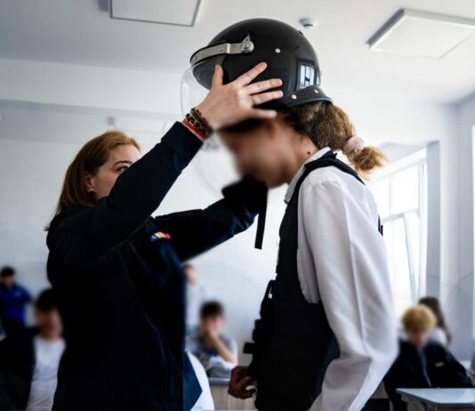 Dialog despre siguranță și prevenirea bullying-ului între jandarmi și elevi