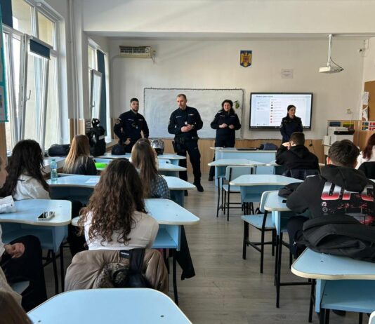 Dialog deschis cu elevii despre riscurile consumului de droguri