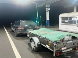 Moldovean cercetat pentru tractarea unei remorci neînmatriculate şi conducere cu permis necorespunzător