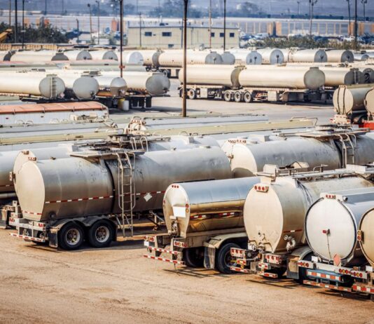 Transportator de carburanți, amendat pentru încălcarea legislației de mediu