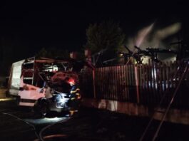 Un service auto, o locuință și o stână, afectate de incendii în cursul nopții