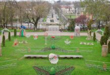 Grădina Publică, pregătită de sărbătoare. Mâine seară se aprind decorațiunile de Paști