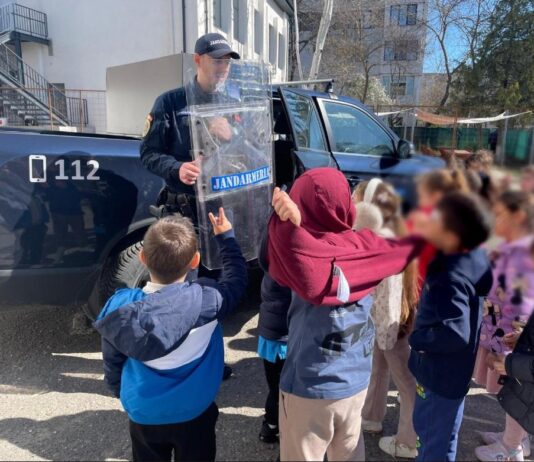 Întâlnire interactivă între jandarmi și elevii Școlii Gimnaziale nr. 17